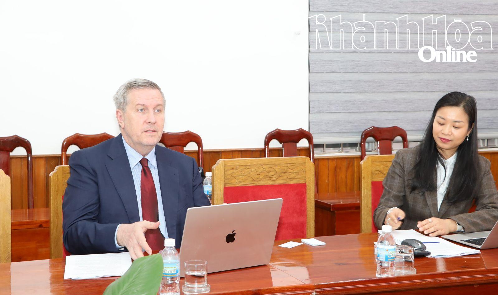 Ông Stefan Winzenried - Nhà sáng lập, Giám đốc điều hành Công ty JANZZ.technology giới thiệu tổng quan về giải pháp thị trường lao động tích hợp JANZZilms!.