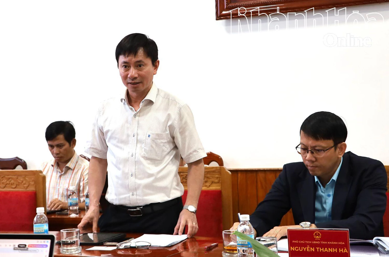 Lãnh đạo Sở Khoa học và Công nghệ trao đổi các nội dung tại cuộc họp.
