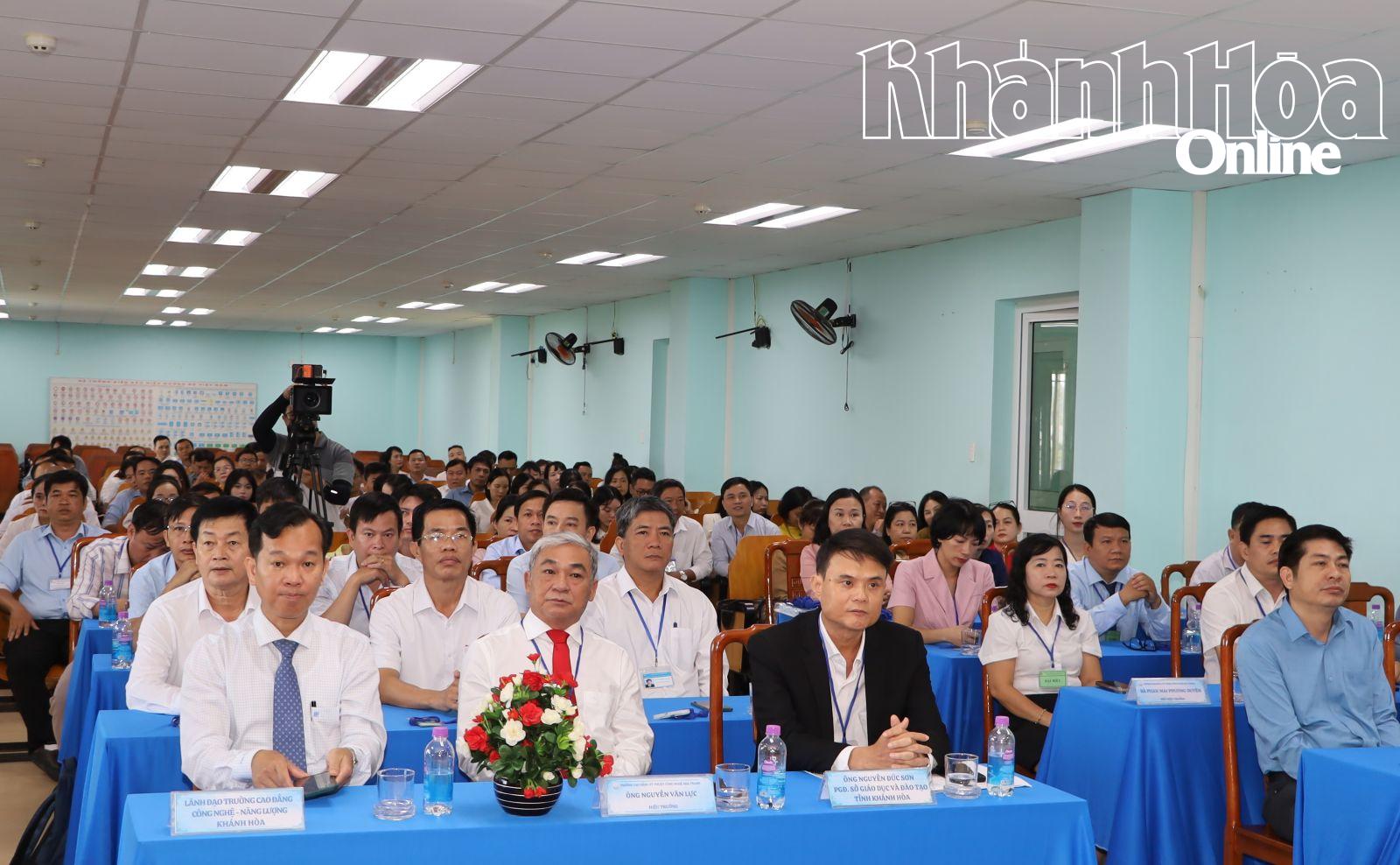 Quang cảnh tại lễ khai mạc hội thi.