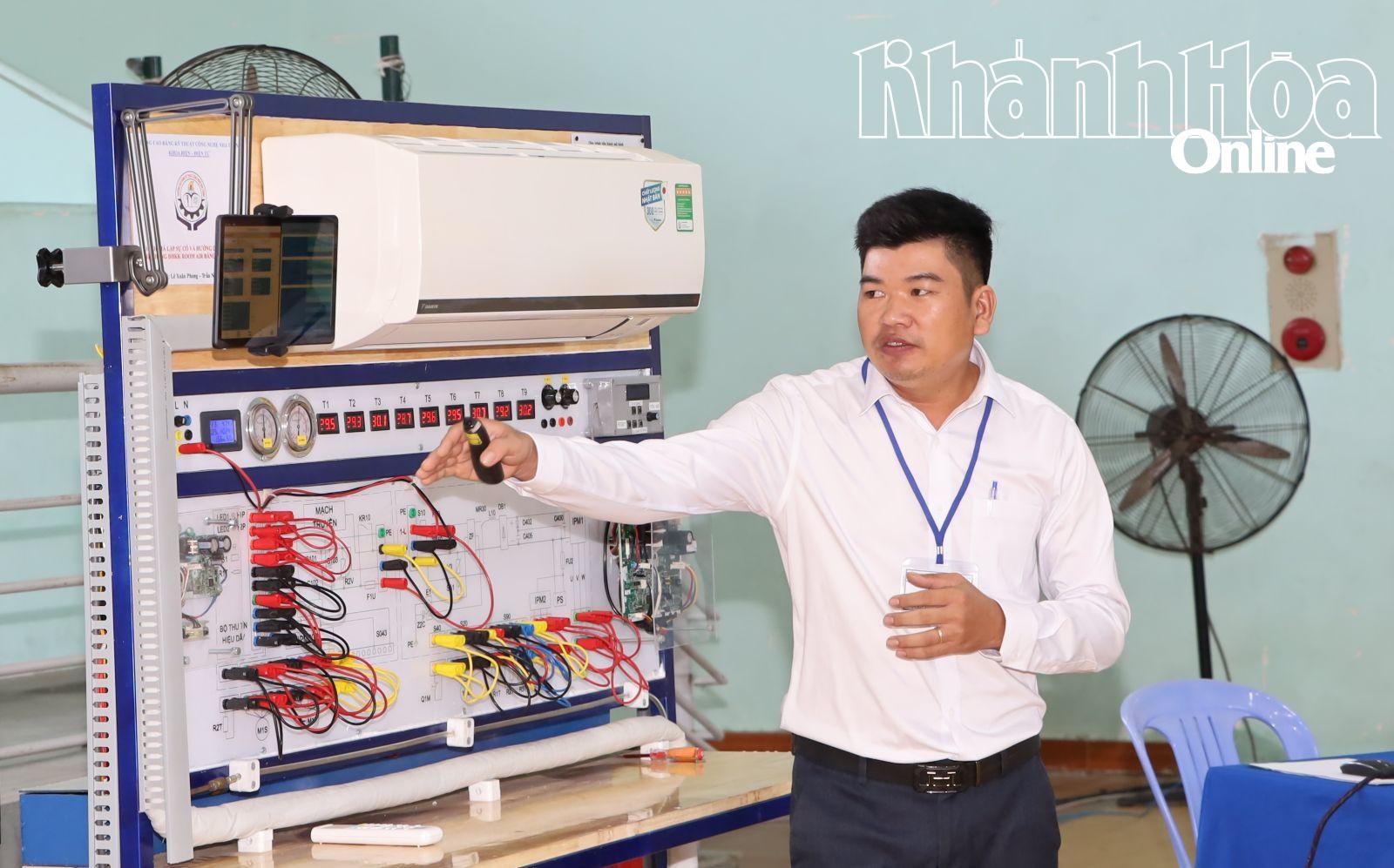 Các thí sinh trình bày phân thi của mình.