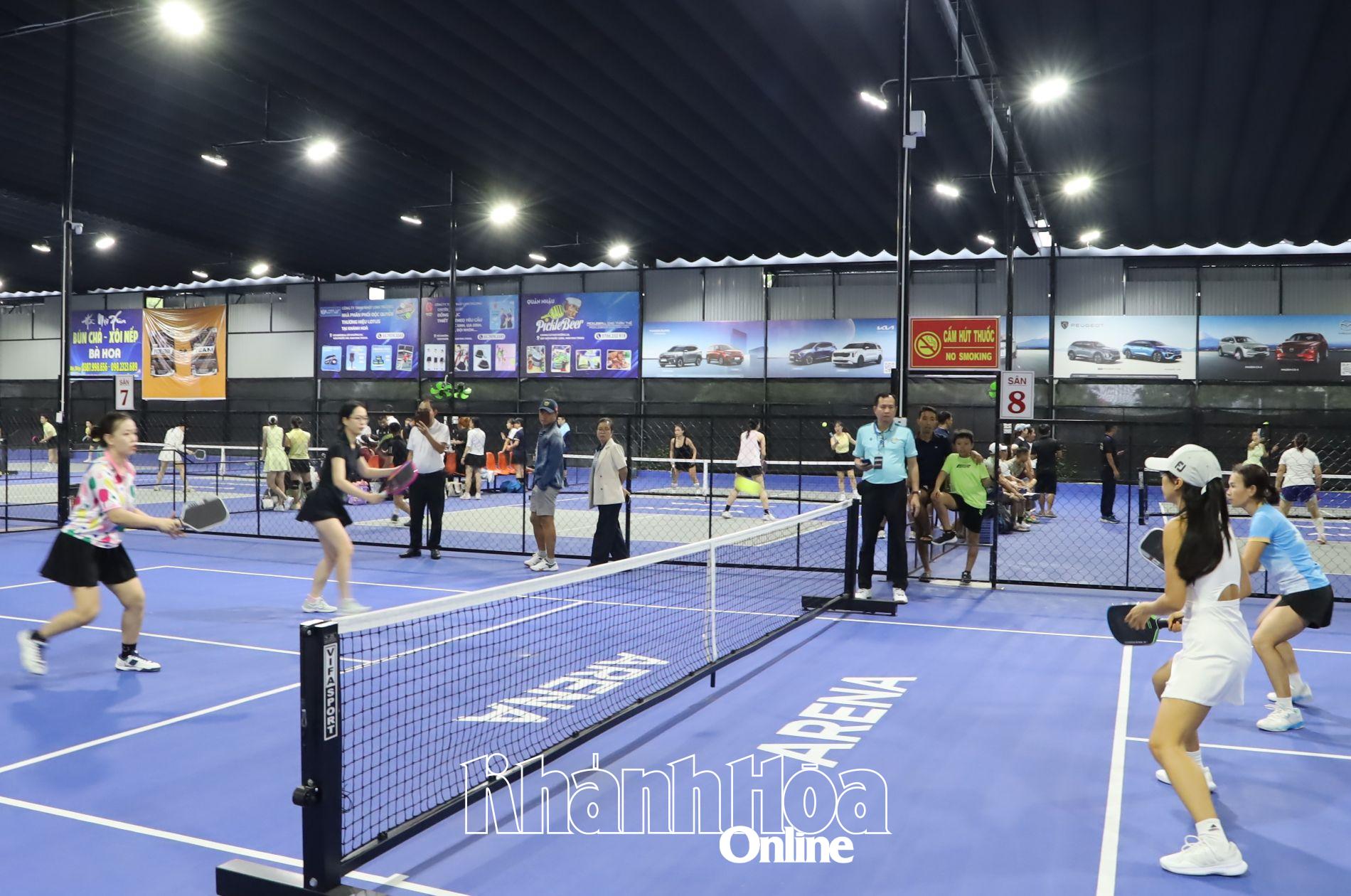 Các vận động viên tranh tài tại giải đấu.