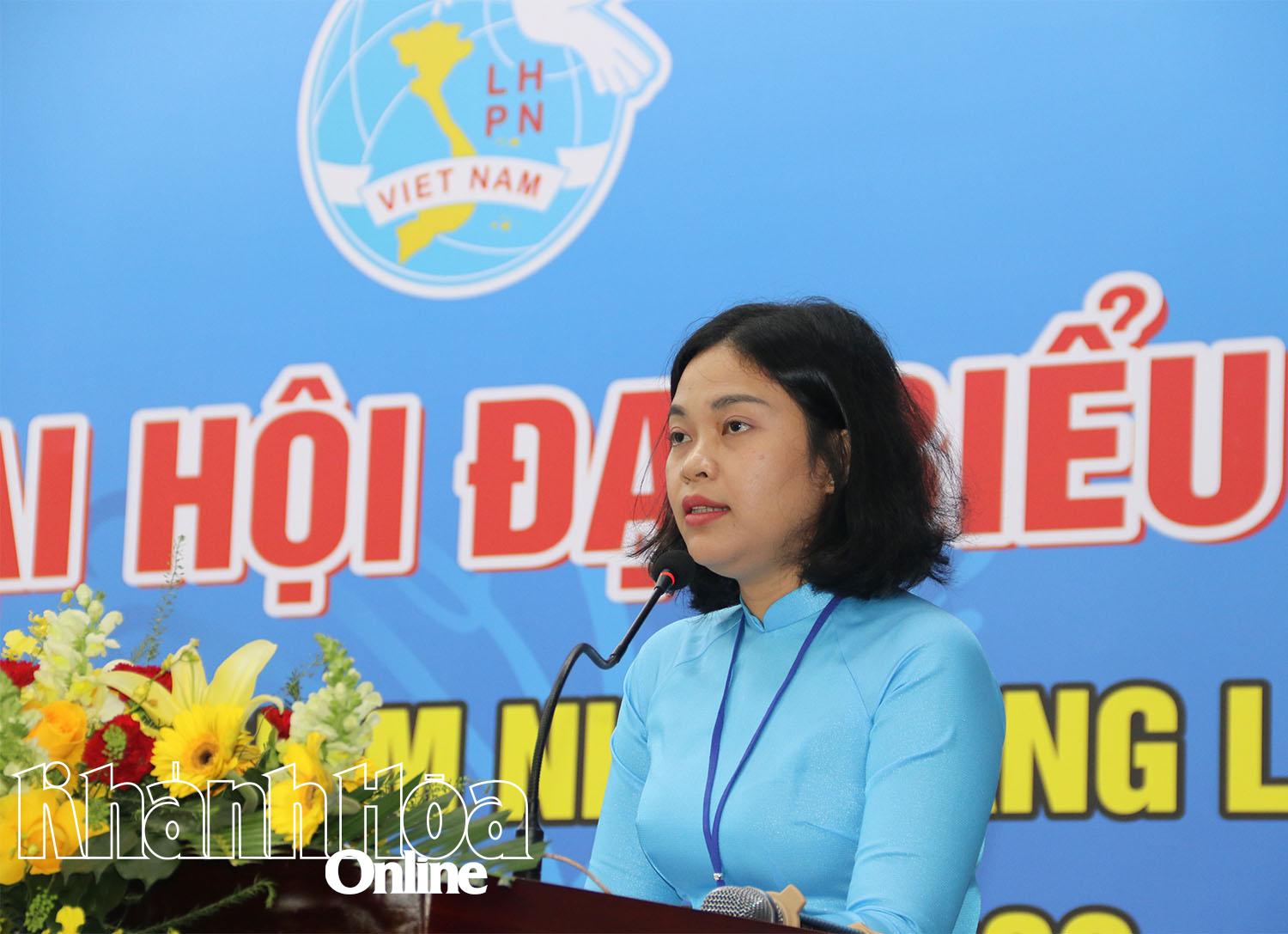 Bà Lê Thị Thanh Phương - Phó Chủ tịch Ủy ban MTTQ Việt Nam phường, Chủ tịch Hội Liên hiệp Phụ nữ phường phát biểu khai mạc đại hội.