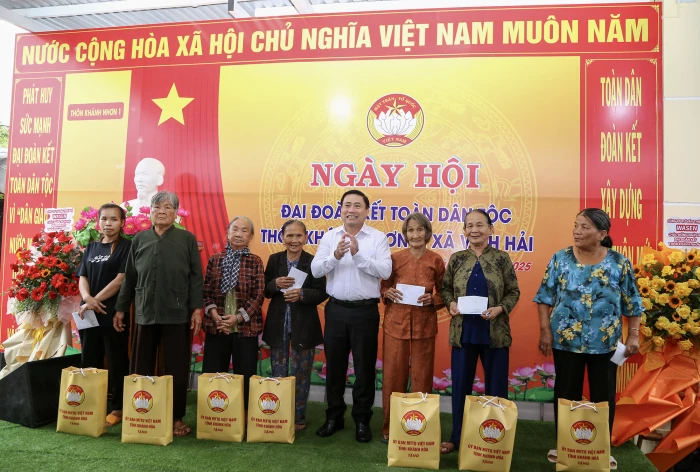 Chủ tịch HĐND tỉnh Lâm Đông dự Ngày hội Đại đoàn kết toàn dân tộc tại xã Vĩnh Hải