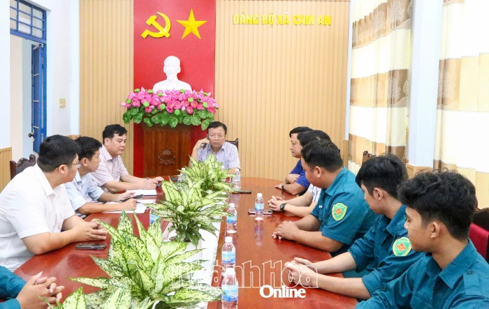 Phó Chủ tịch UBND tỉnh Lê Huyền đến Cam An chỉ đạo công tác tìm kiếm cứu nạn vụ sạt lở trên đèo Khánh Sơn