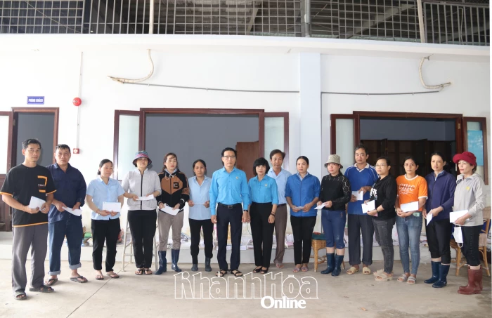 Liên đoàn Lao động tỉnh Khánh Hòa trao 125 suất hỗ trợ người lao động ở Cụm Công nghiệp Diên Phú