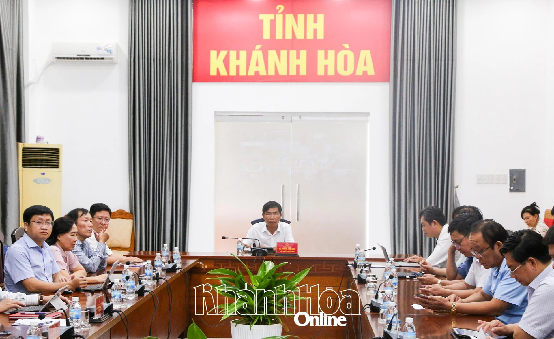 quang cảnh tại điểm cầu Khánh Hòa