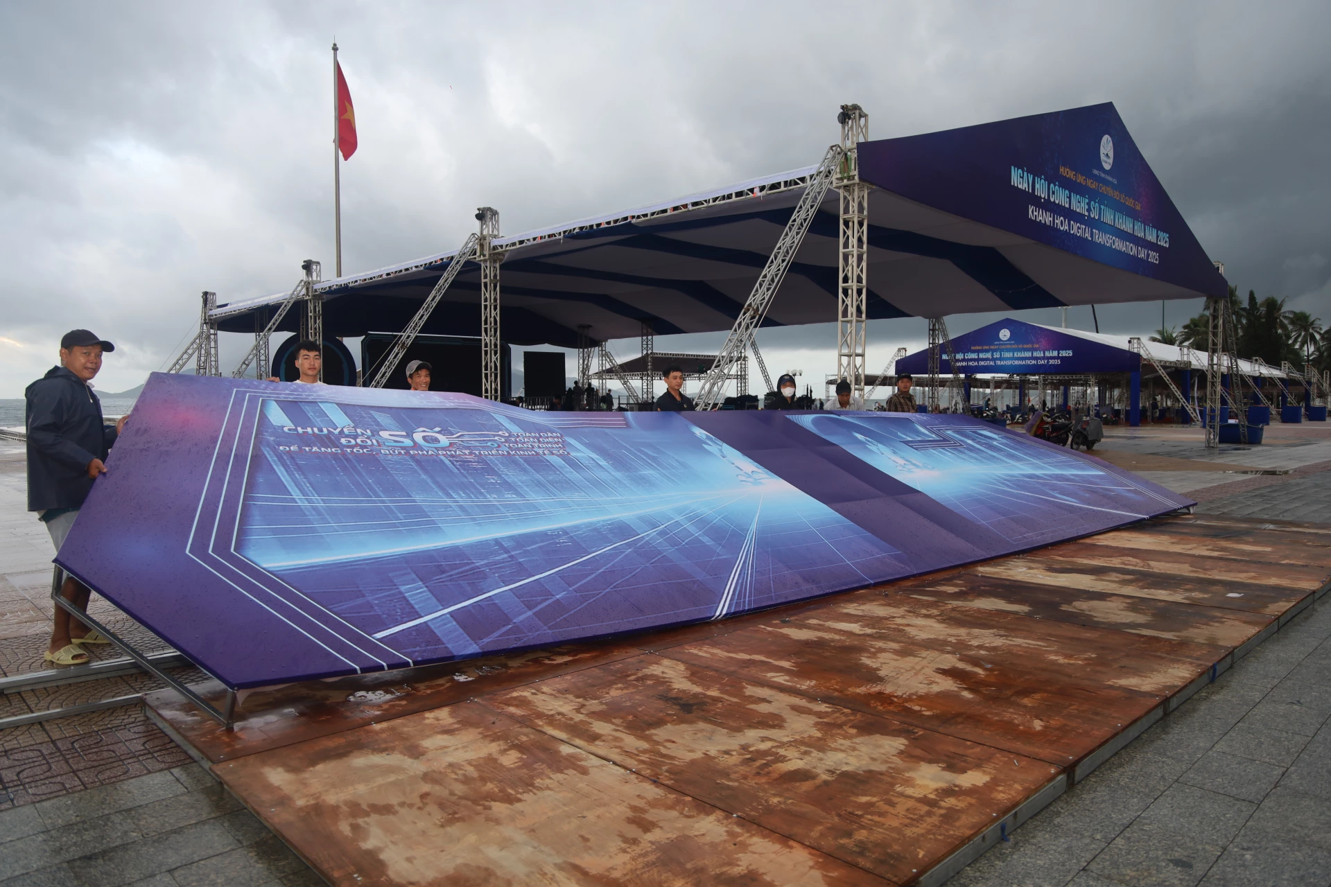 Khu vực check-in cho du khách đang được khẩn trương thực hiện.