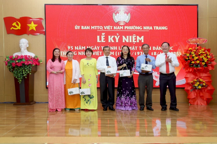 Ủy ban MTTQ Việt Nam phường Nha Trang kỷ niệm Ngày thành lập Mặt trận dân tộc thống nhất Việt Nam