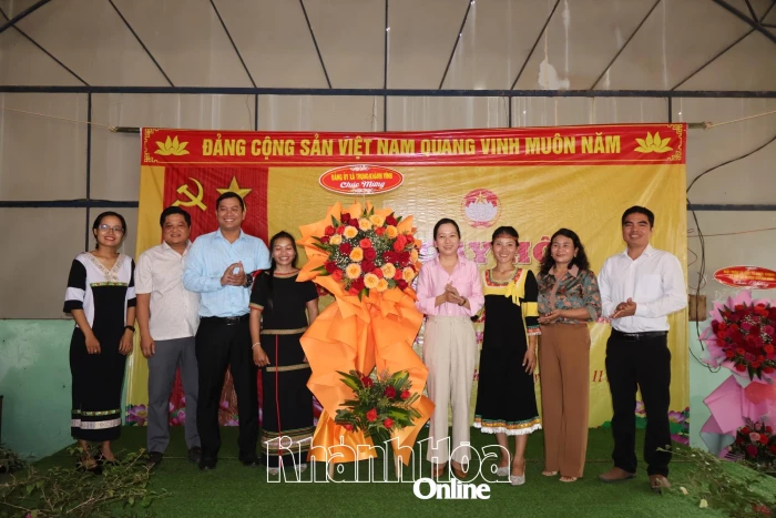 Xã Trung Khánh Vĩnh tổ chức Ngày hội Đại đoàn kết toàn dân tộc liên thôn