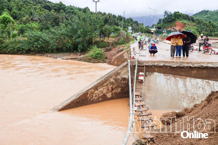 Các xã khu vực Khánh Sơn: Cảnh báo nguy cơ sạt lở 