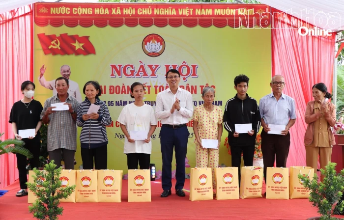 Ngày hội Đại đoàn kết toàn dân tộc tại thôn Võ Kiện