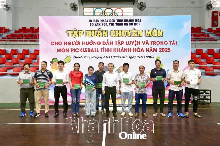 Trao chứng nhận cho 78 học viên lớp tập huấn chuyên môn pickleball