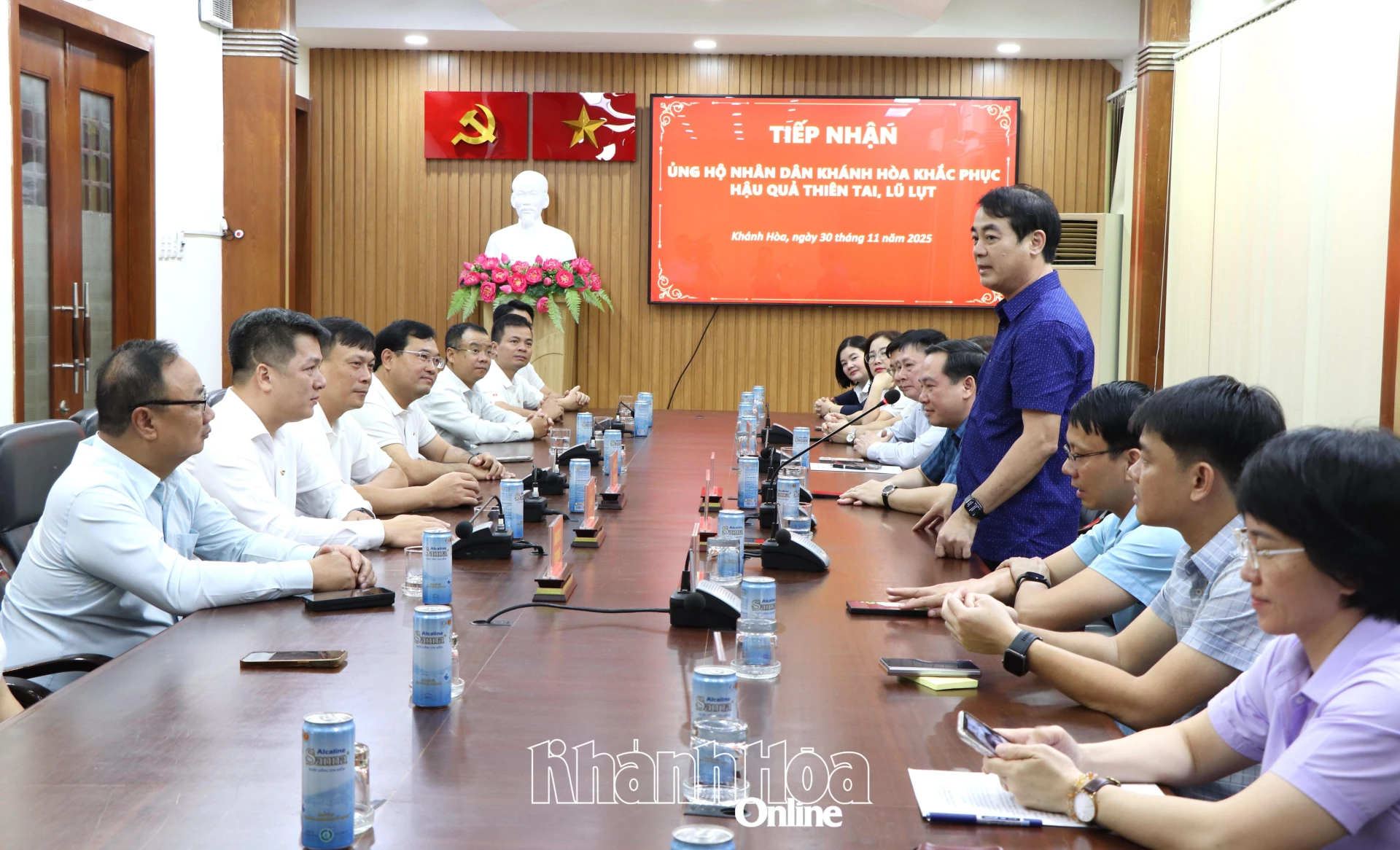 Bí thư Tỉnh ủy Nghiêm Xuân Thành phát biểu cảm ơn đến các chi nhánh Vietcombank phía Bắc đã ủng hộ, hỗ trợ tỉnh Khánh Hòa trong khắc phục hậu quả thiên tai.