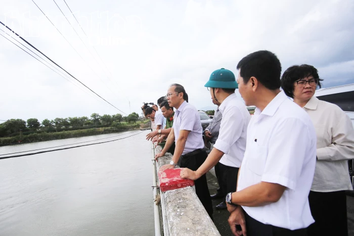 Phó Bí thư Tỉnh ủy Nguyễn Khắc Hà kiểm tra công tác khắc phục hậu quả mưa lũ tại các xã Vạn Hưng, Vạn Thắng, Đại Lãnh