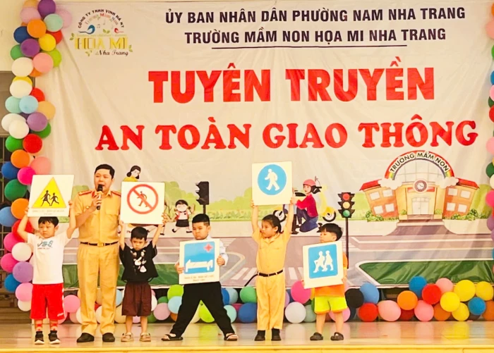 Trường Mầm non Họa Mi Nha Trang tổ chức tuyên truyền an toàn giao thông