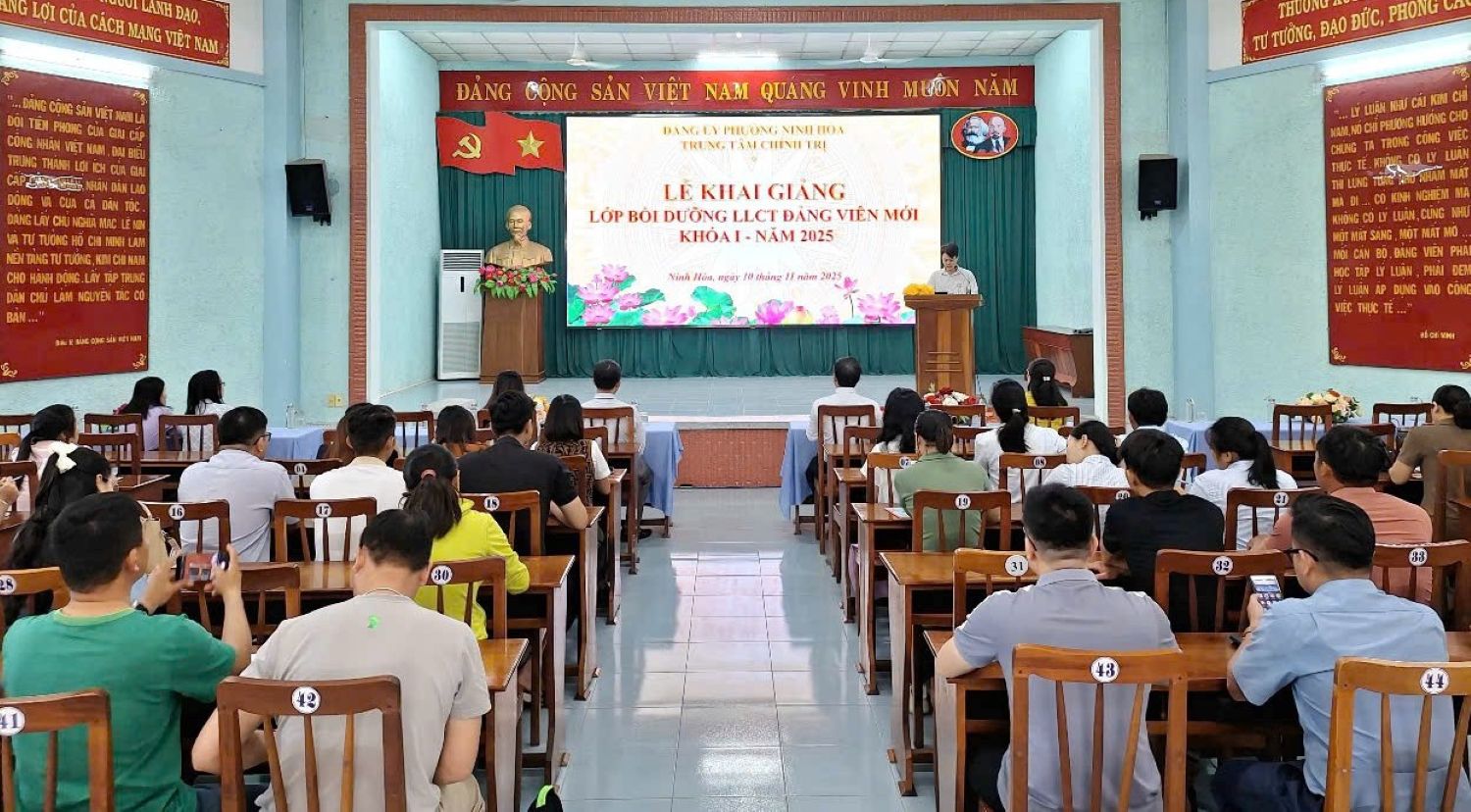 Quang cảnh lớp bồi dưỡng.