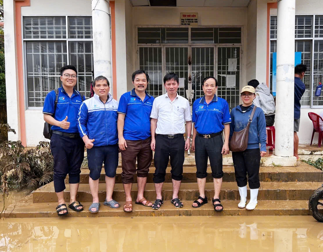 Lãnh đạo Sở Khoa học và Công nghệ cùng nhà mạng VNPT khảo sát, khắc phục hạ tầng viễn thông, sóng di động tại xã Diên Điền.