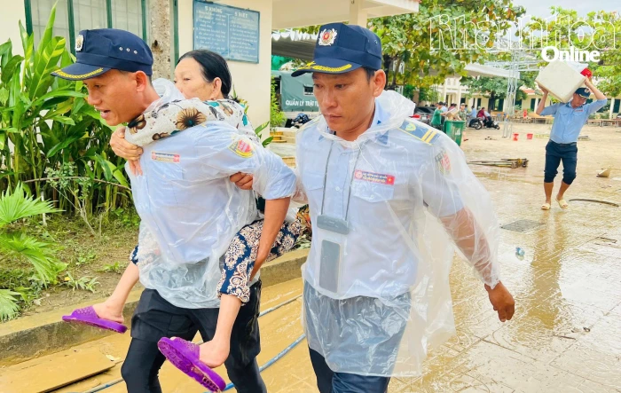 Công ty Yến sào Khánh Hòa cứu trợ lũ lụt, lan tỏa tinh thần sẻ chia