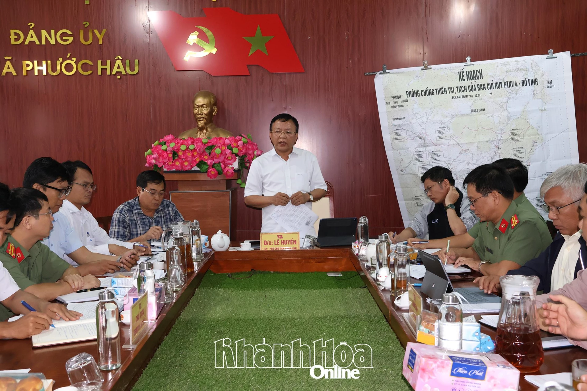 Đồng chí Lê Huyền phát biểu chỉ đạo tại cuộc họp.