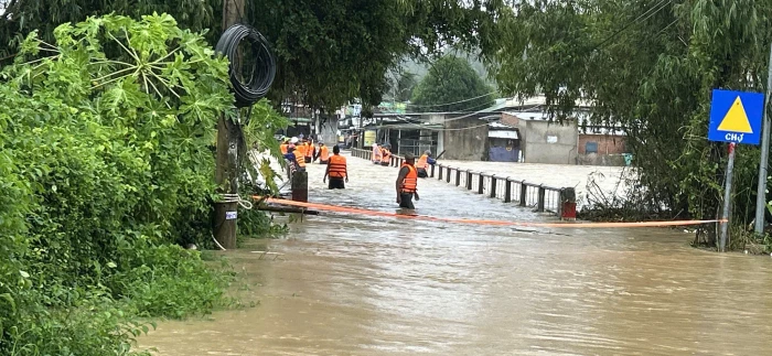 Xã Hòa Trí: Mưa lớn kéo dài, nhiều khu vực ngập sâu, giao thông chia cắt