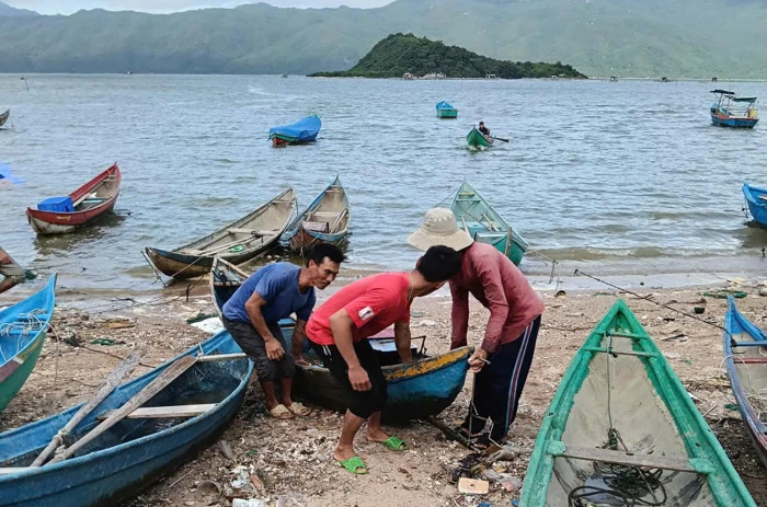 Xã Nam Ninh Hòa: Rà soát các khu vực xung yếu, di dời lồng bè nuôi trồng thủy sản phòng, chống bão số 13