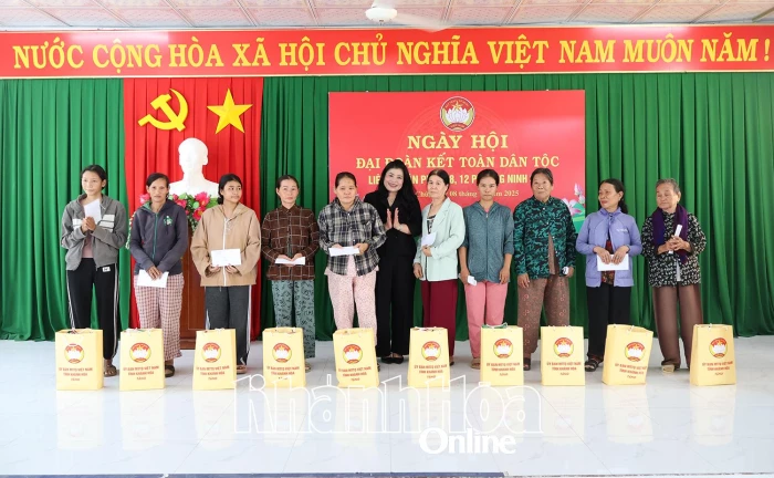 Ngày hội Đại đoàn kết toàn dân tộc tại liên tổ dân phố 4, 8, 12 phường Ninh Chử