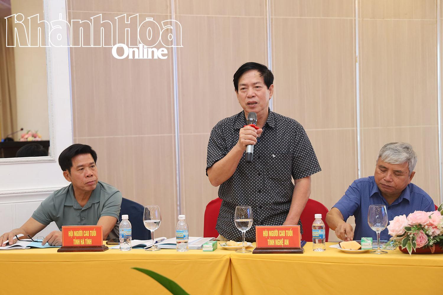 Đại biểu phát biểu ý kiến.