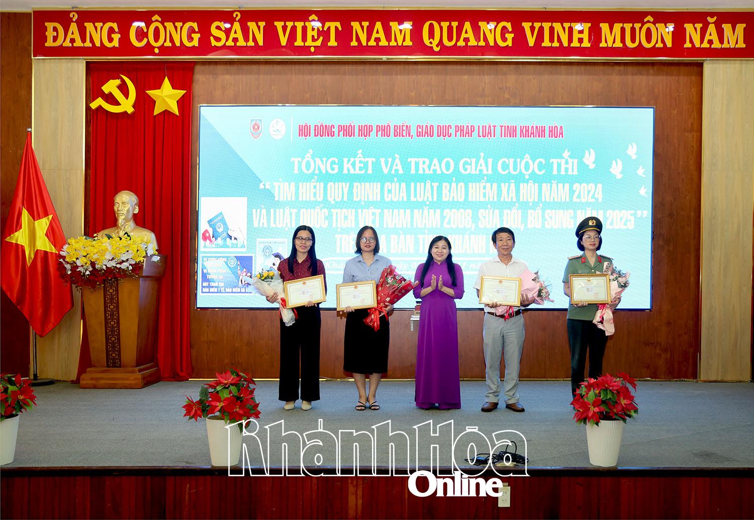 Các tập thể được nhận giải Nhất, Nhì, Ba cuộc thi Tìm hiểu các quy định của Luật Bảo hiểm xã hội năm 2024 và Luật Quốc tịch Việt Nam năm 2008, sửa đổi, bổ sung năm 2025.