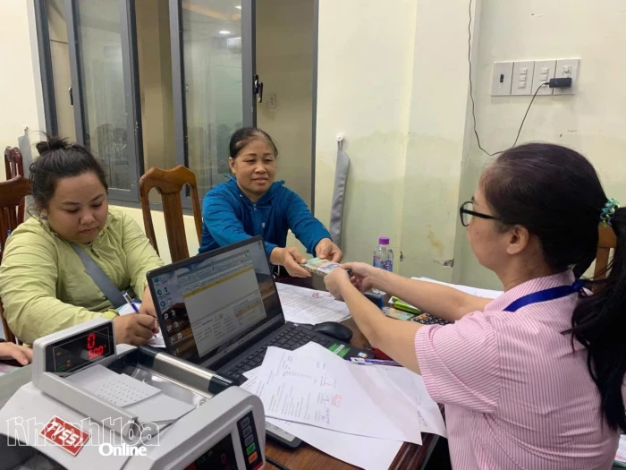 Các ngân hàng đồng hành, hỗ trợ khách hàng vùng lũ