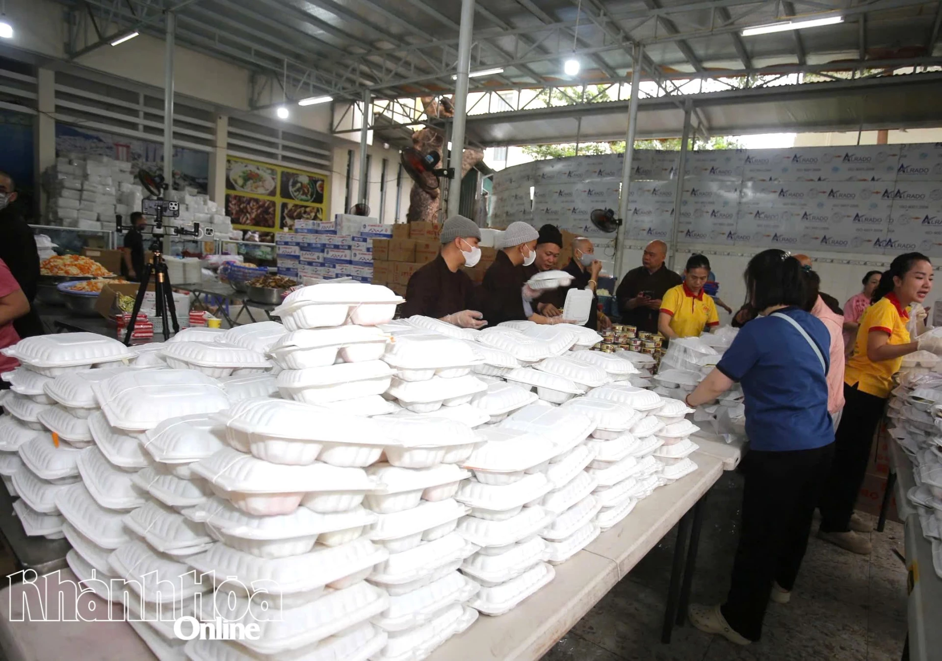 Hoạt động từ thiện trong khuôn khổ pháp luật để tạo sự công bằng trong xã hội