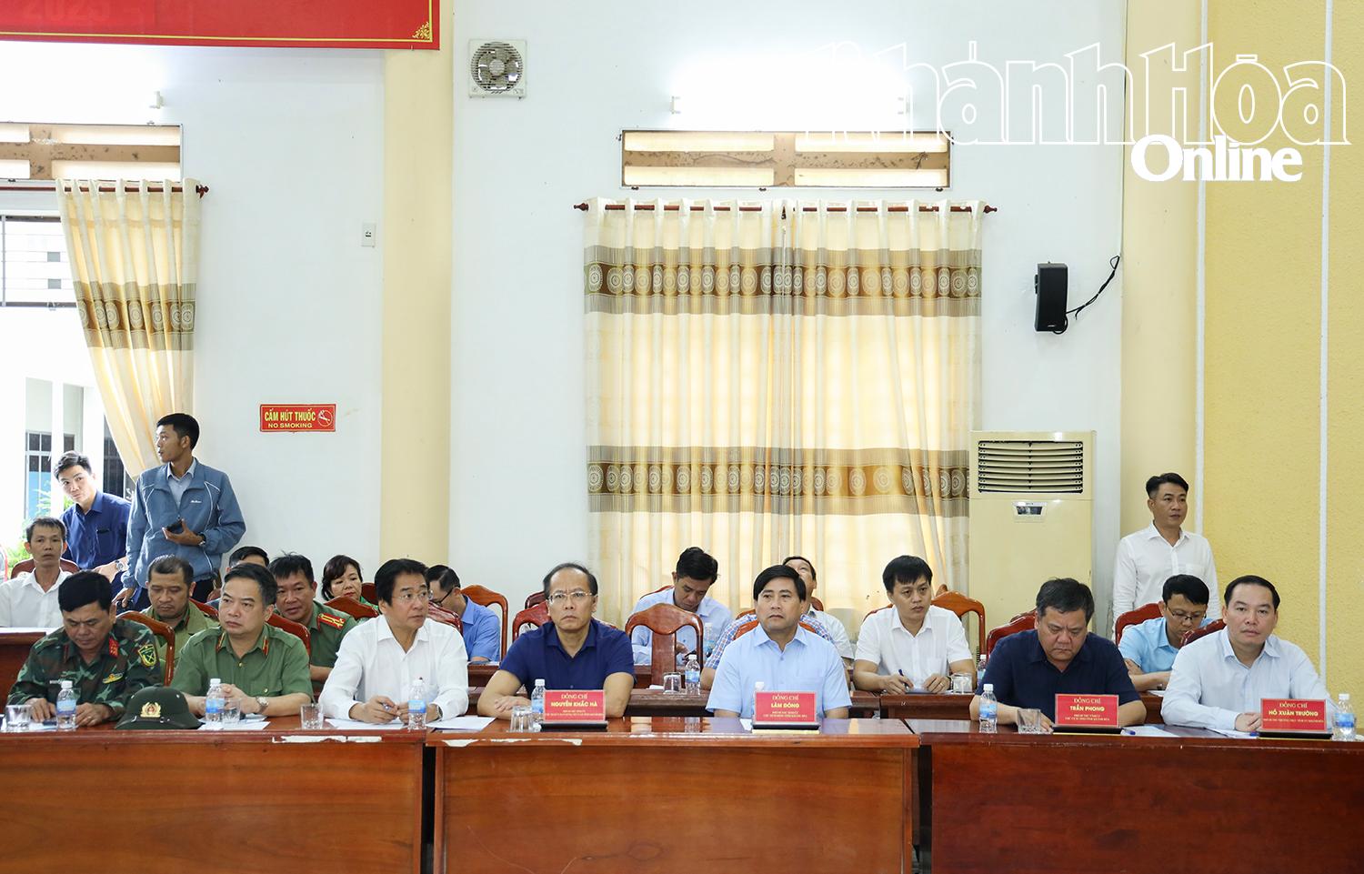 Các đồng chí lãnh đạo tỉnh tham gia buổi làm việc.