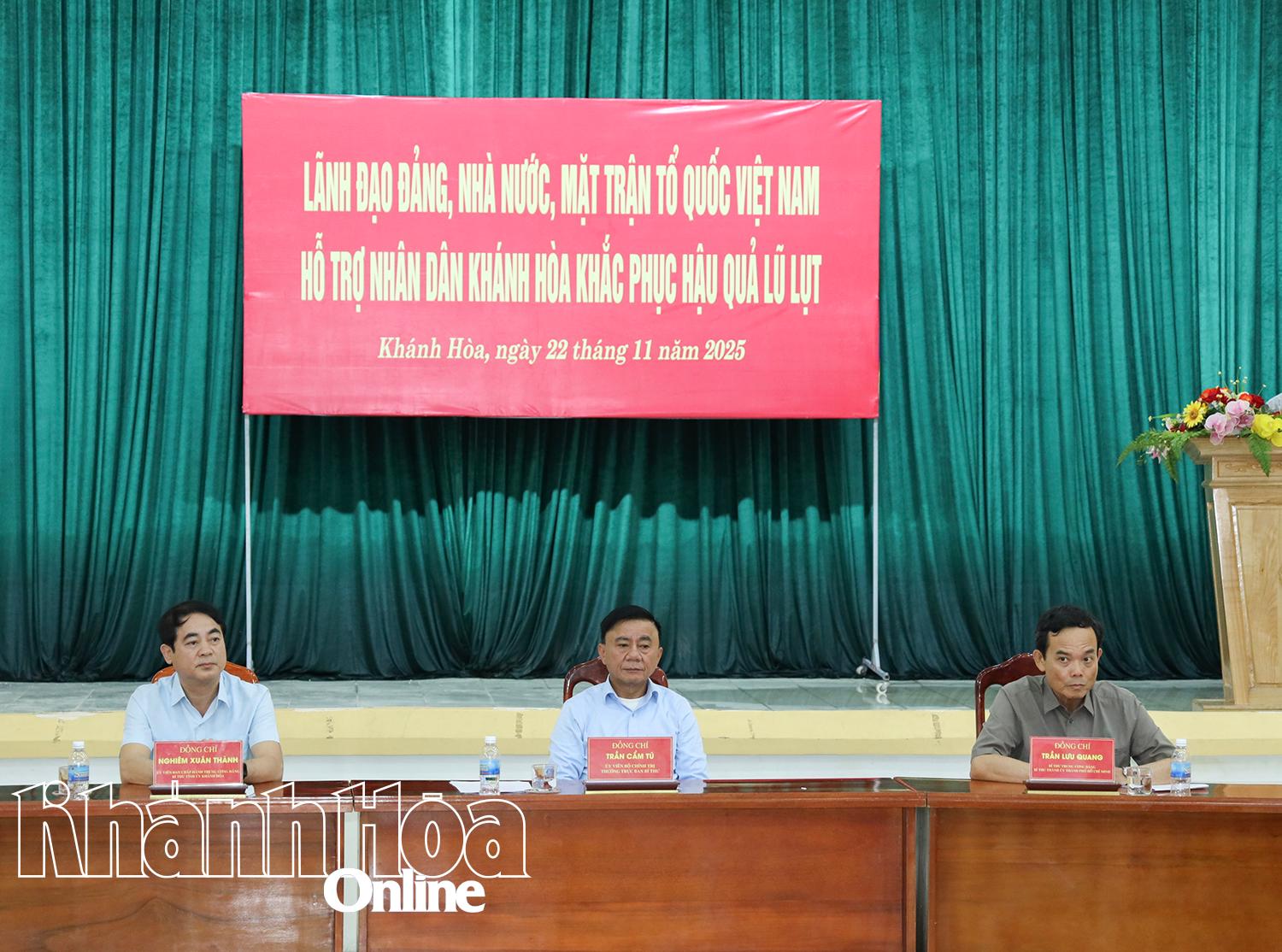 Đồng chí Trần Cẩm Tú - Ủy viên Bộ Chính trị, Thường trực Ban Bí thư chủ trì buổi làm việc.