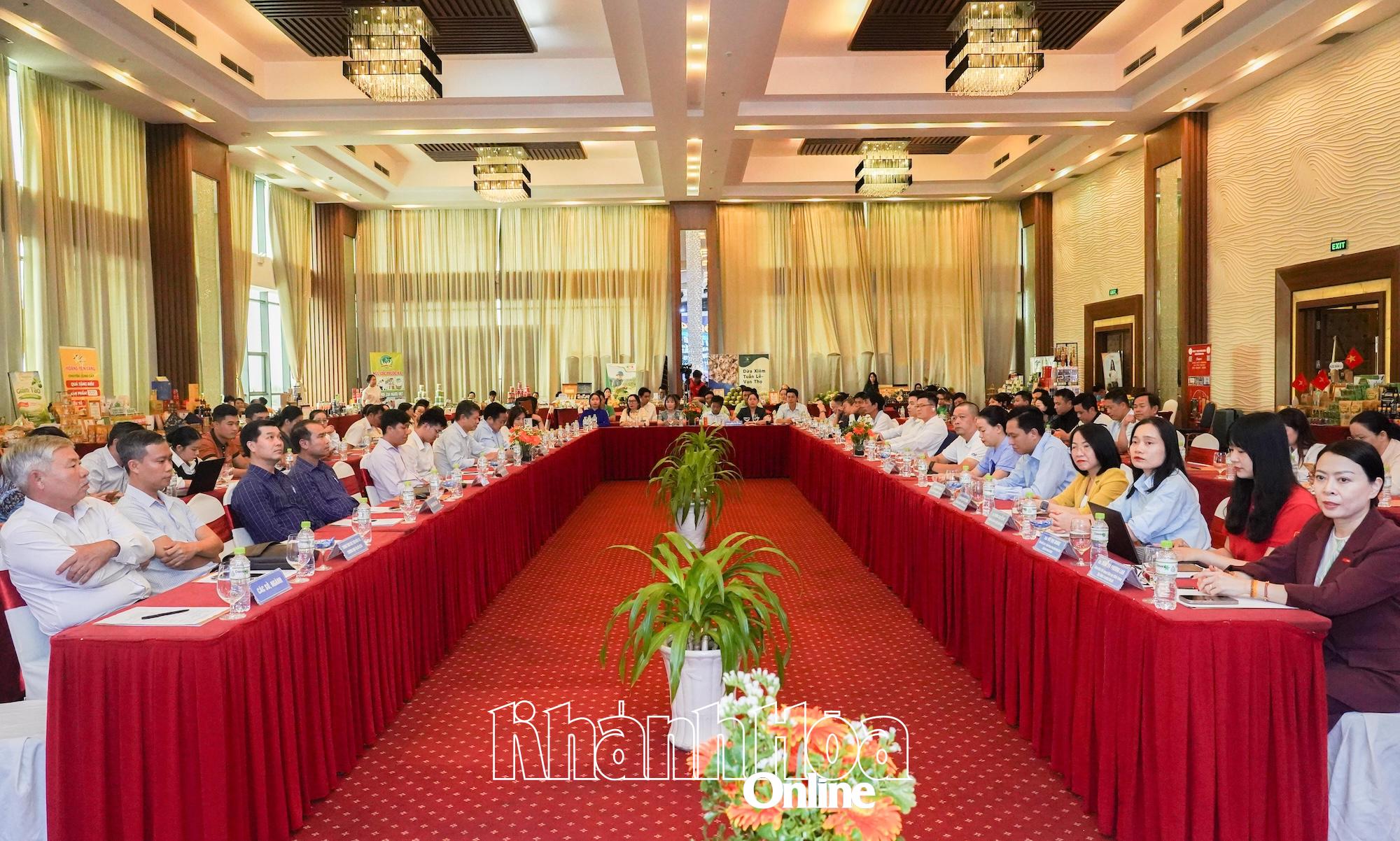 Các đại biểu tham dự hội nghị,.