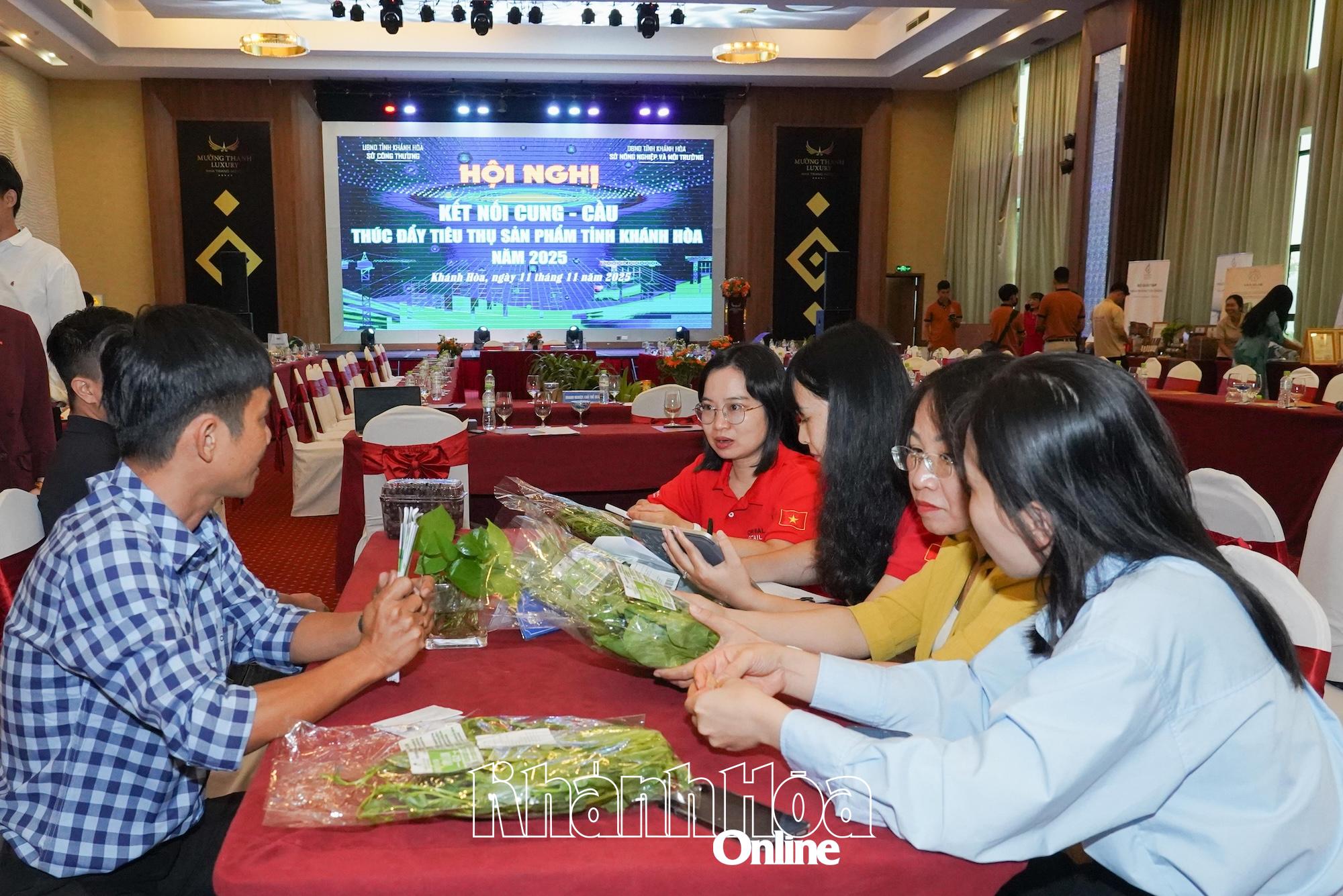 Các doanh nghiệp tham gia chương trình B2B tìm kiếm đối tác.