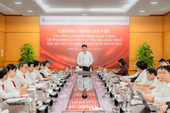 Tổng Giám đốc Agribank Phạm Toàn Vượng kiểm tra công tác khắc phục hậu quả do mưa lũ tại Khánh Hòa