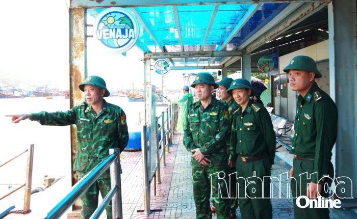 Kiên quyết không để người dân nào trên các lồng bè khi bão số 13 đổ bộ