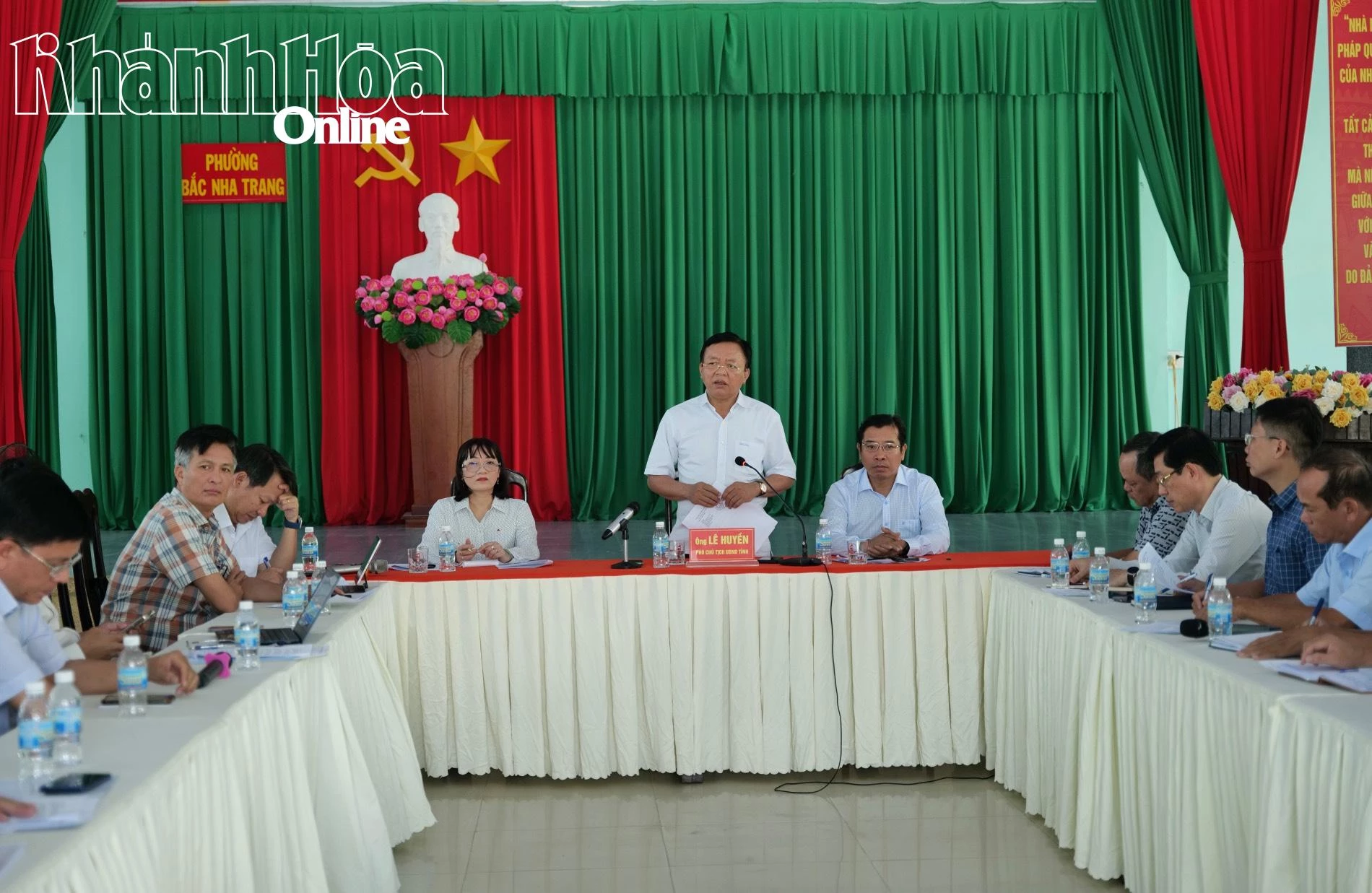 Đồng chí Lê Huyền và đoàn công tác làm việc tại phường Bắc Nha Trang.