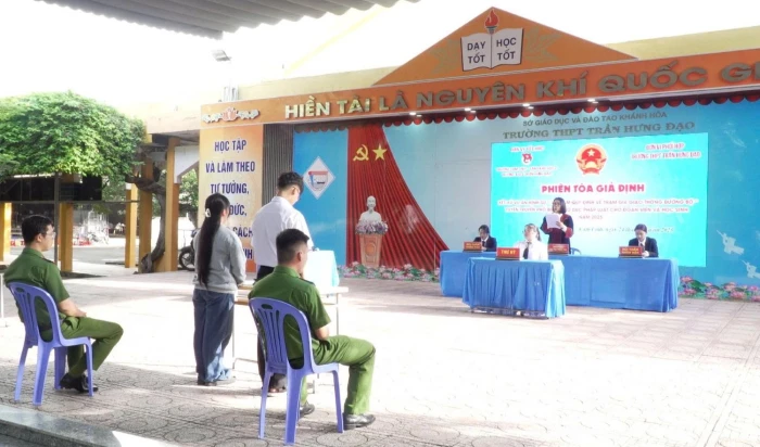 Đoàn phường Cam Linh tuyên truyền, phổ biến giáo dục pháp luật cho đoàn viên, học sinh