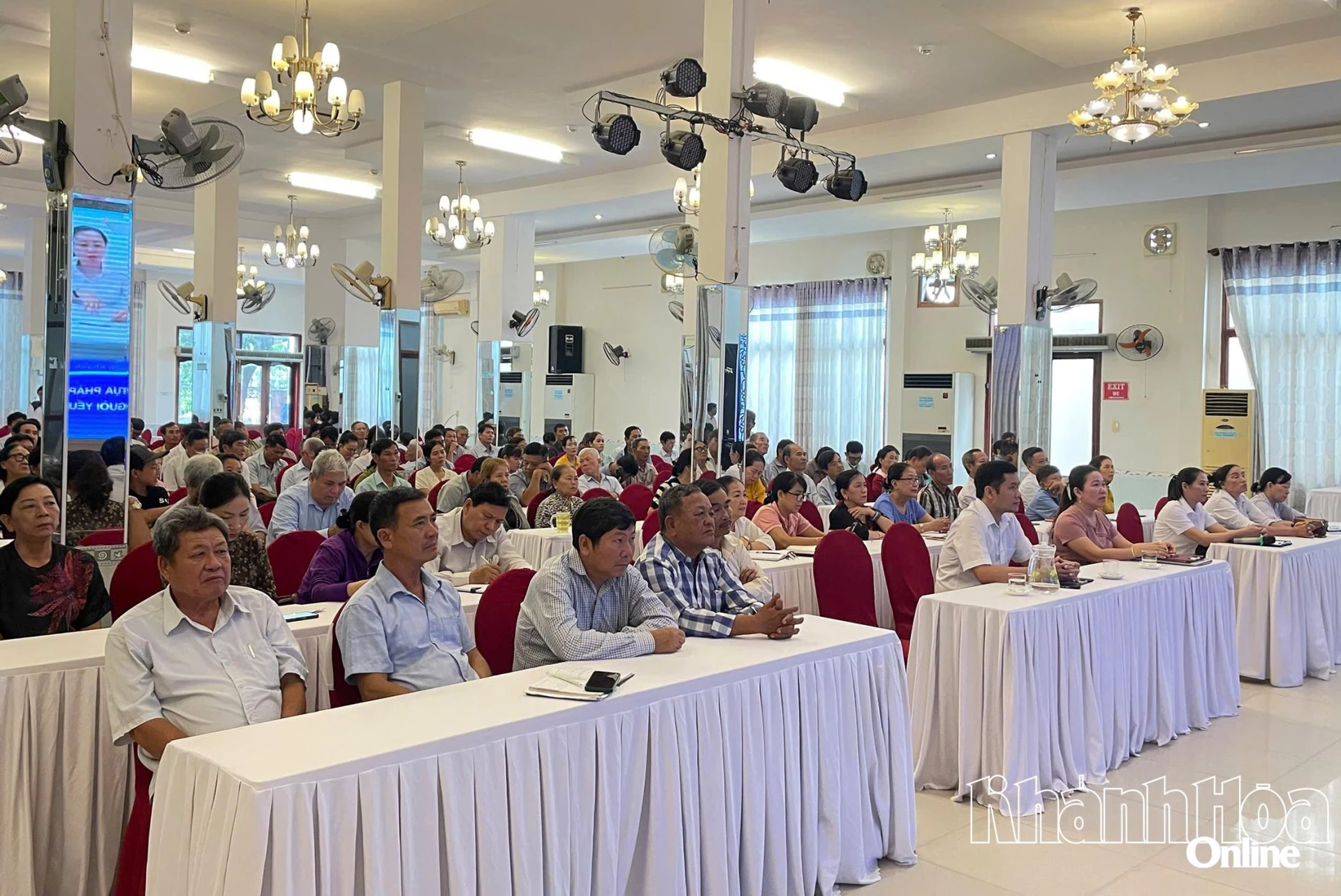 Các đại biểu tham dự Hội nghị.