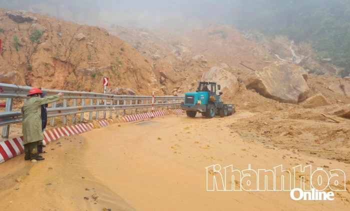 Thêm nhiều điểm sạt lở trên đèo Khánh Lê