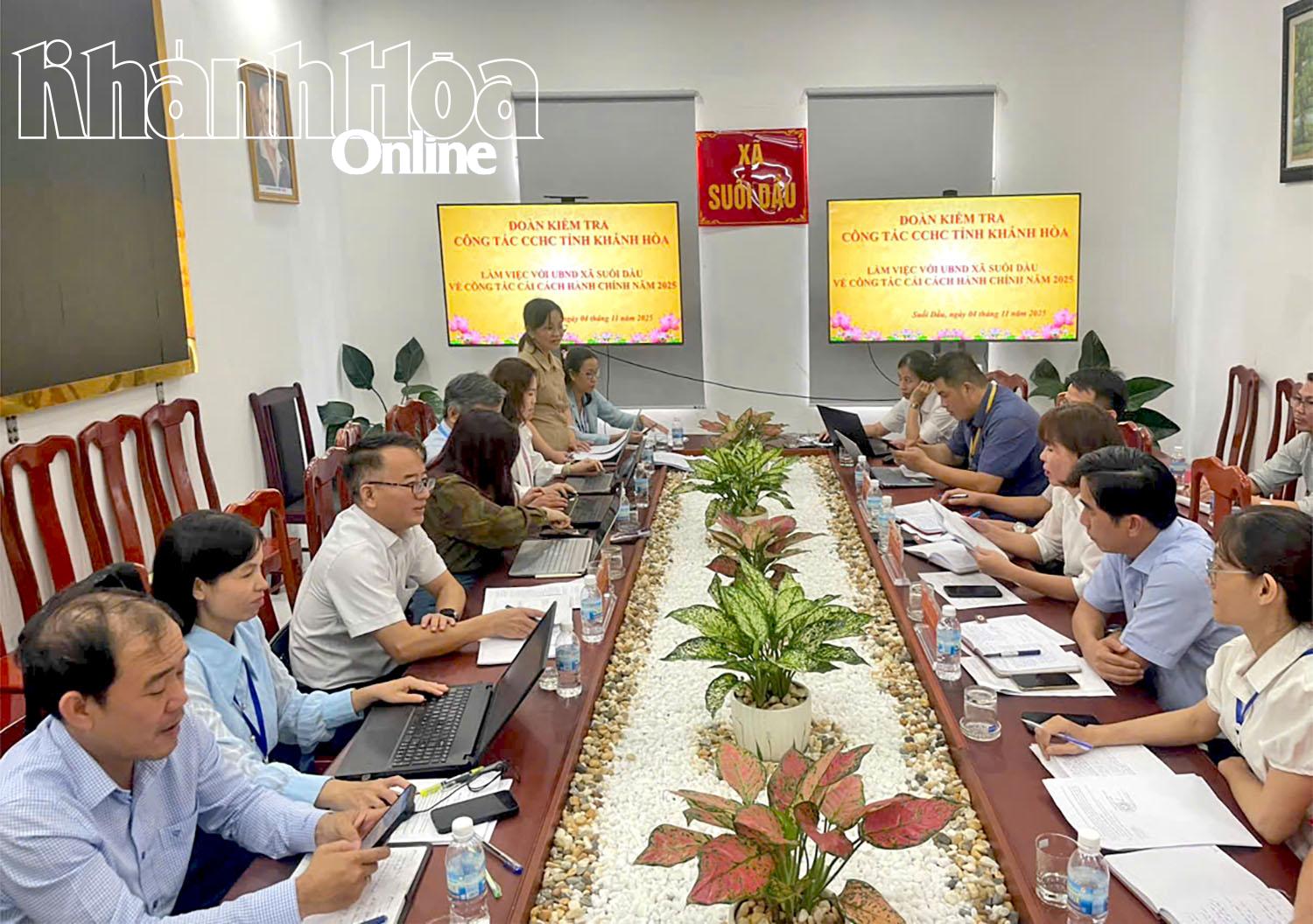 Đoàn kiểm tra làm việc tại xã Suối Dầu.