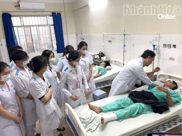 Sẵn sàng thu dung, cấp cứu, điều trị cho nạn nhân do mưa, lũ gây ra