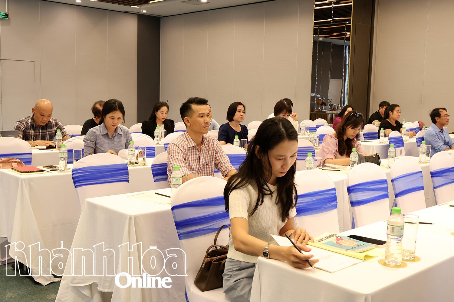 Các học viên tham gia lớp tập huấn.