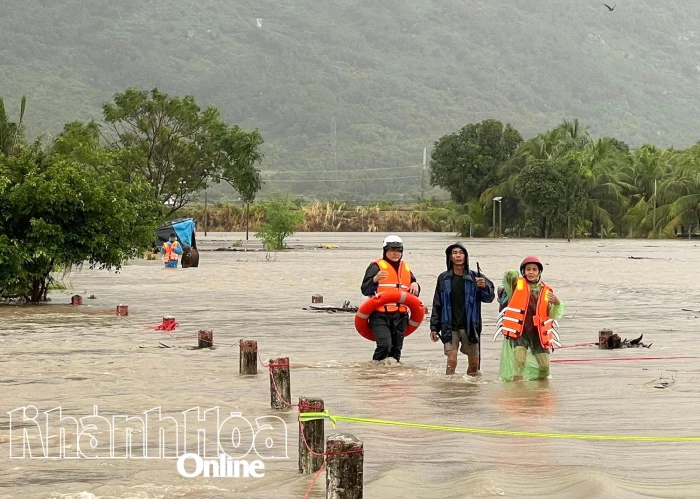 Xã Tu Bông: Di dời kịp thời 19 hộ dân đến nơi an toàn