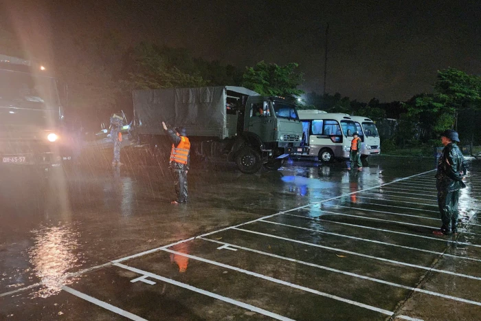 Lữ đoàn 101, Vùng 4 Hải quân tích cực ứng cứu người dân trong mưa lũ