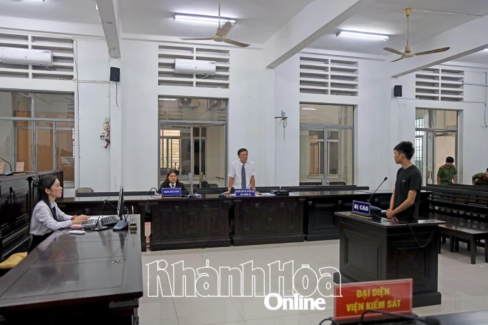 Đâm người, thanh niên trẻ vào tù