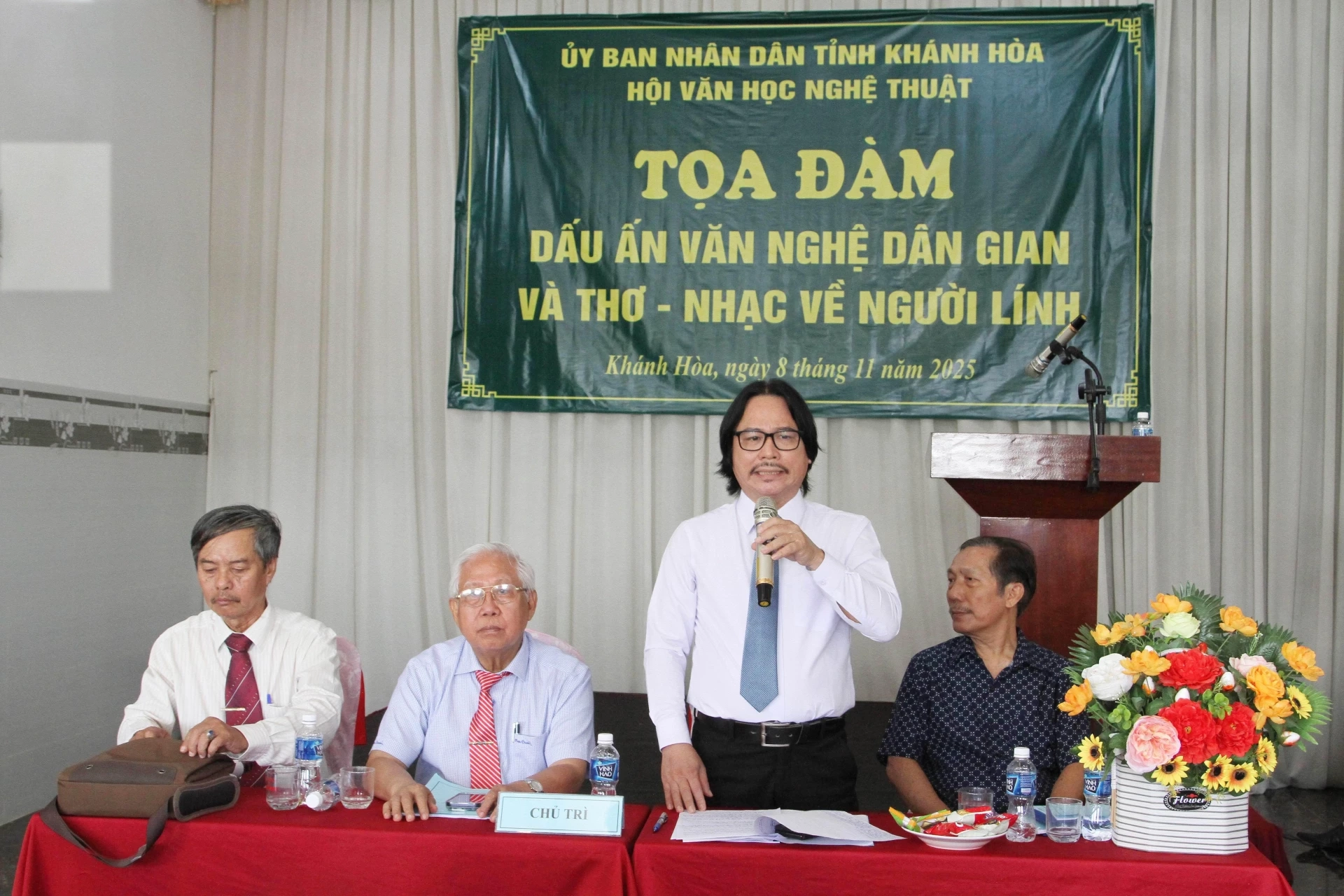 Tọa đàm "Dấu ấn văn học dân gian và thơ - nhạc về người lính"