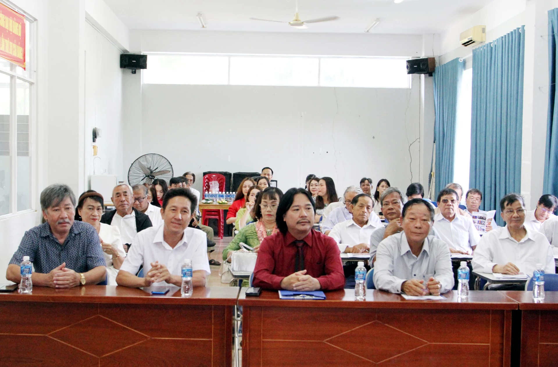 Các đại biểu dự tọa đàm