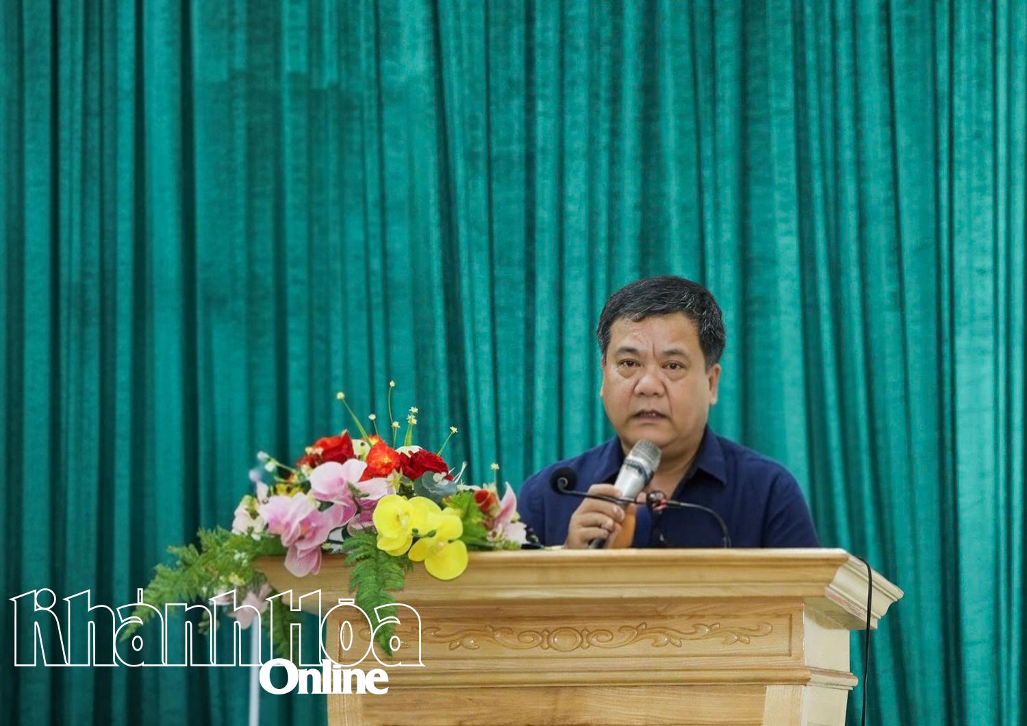 Chủ tịch UBND tỉnh Trần Phong báo cáo tại buổi làm việc.