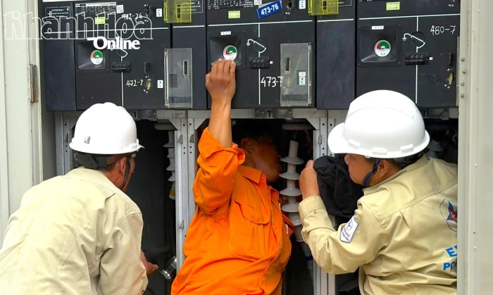 Cấp điện trở lại cho tất cả khu vực hết ngập